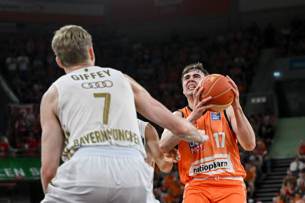 余个座位与 余个座位与